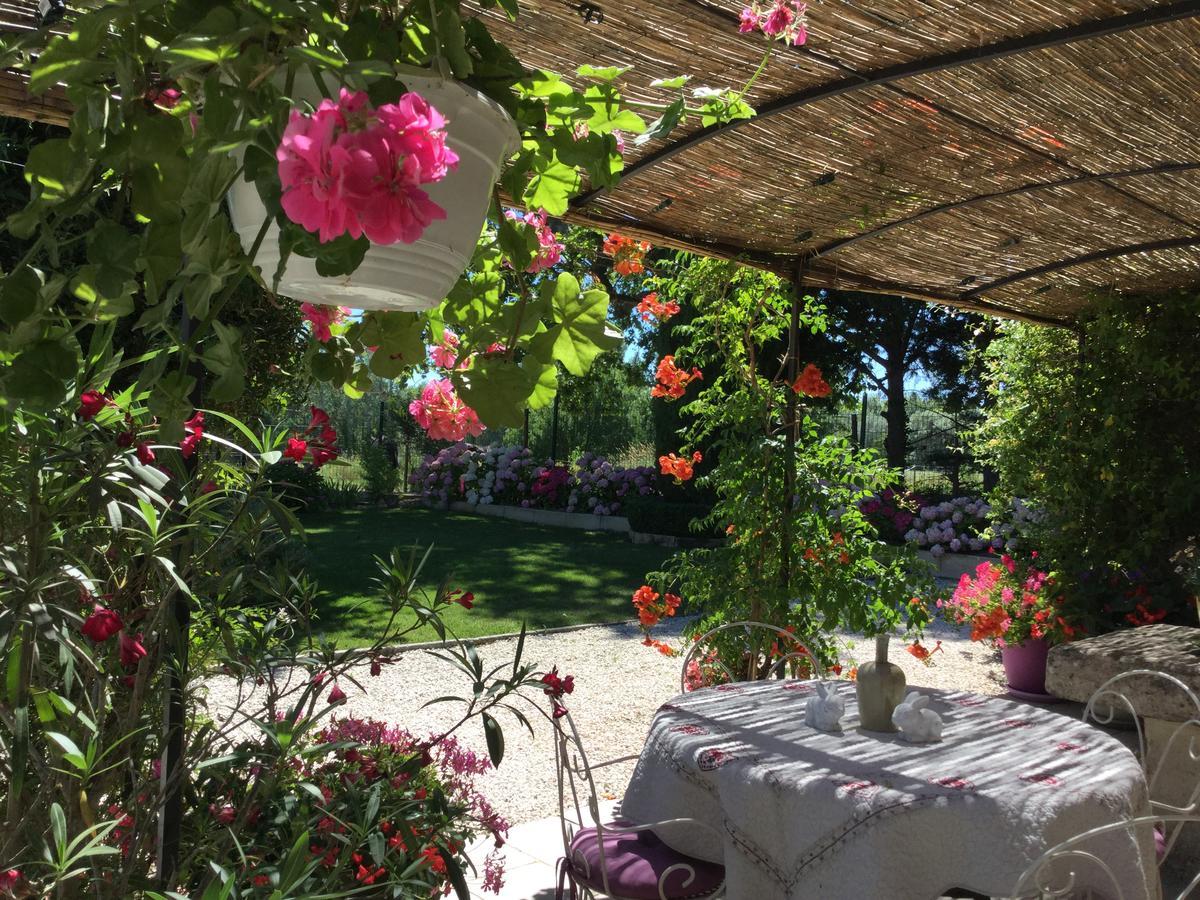 Bed and Breakfast Mas De L'Air - Maison De Charme Noves Exterior foto
